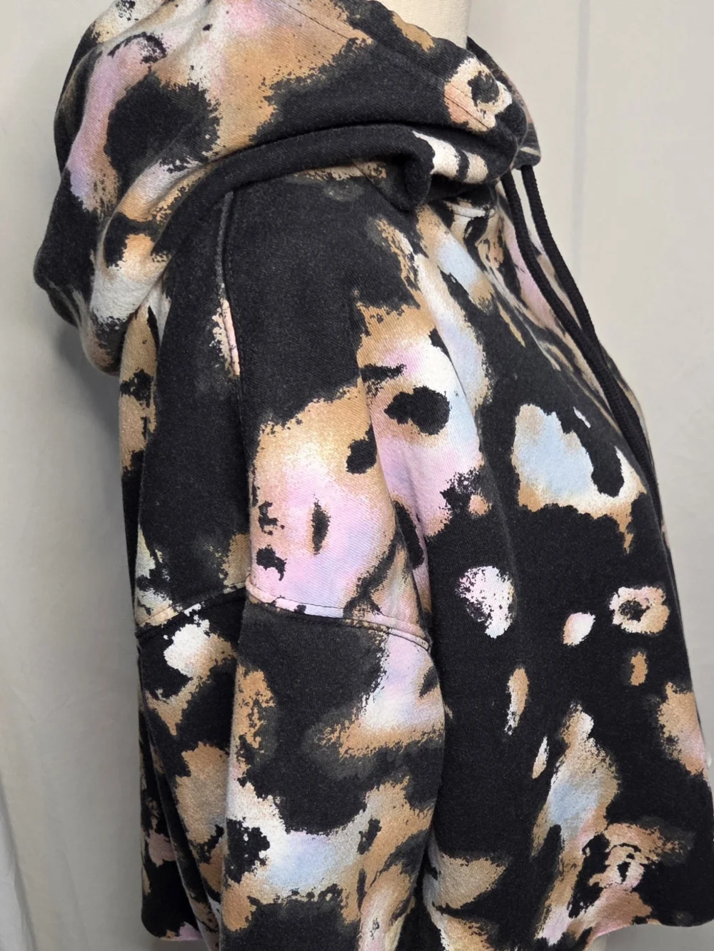 Wild Fable Black Hoodie with Pastel Color‎ Splash XL - Picture 2 of 7